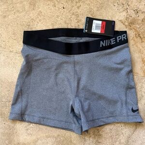 Large Nike pro new!!